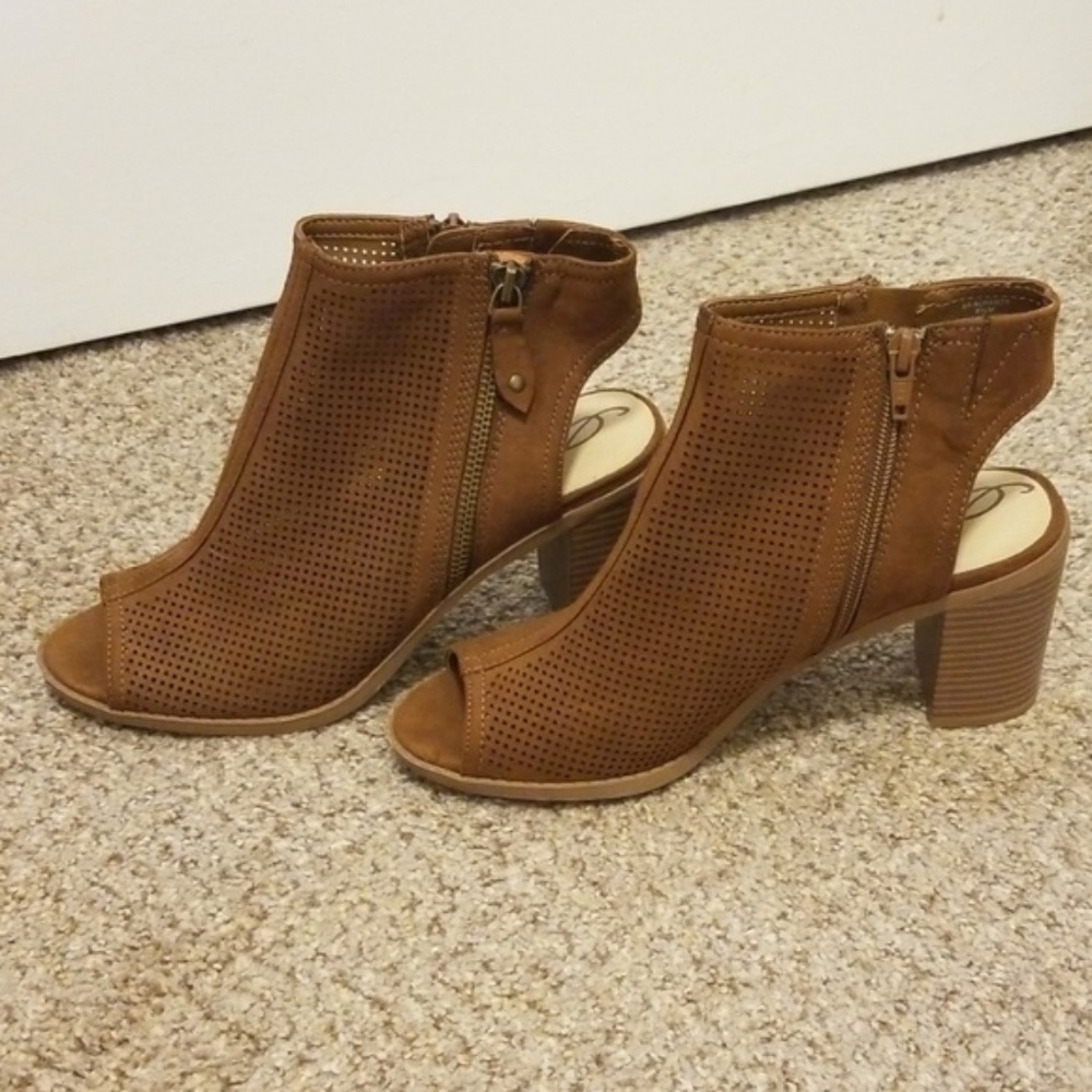 NWOT Tan Brown Open Toe Boots/ Booties sz. 8.5
